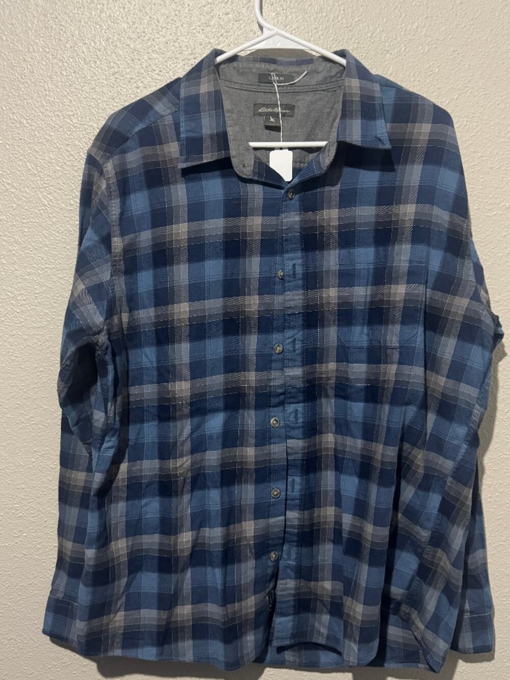 Eddie Bauer Classic Fit Blue Gray Plaid Long Sleeve Button Up Shirt Men’s L